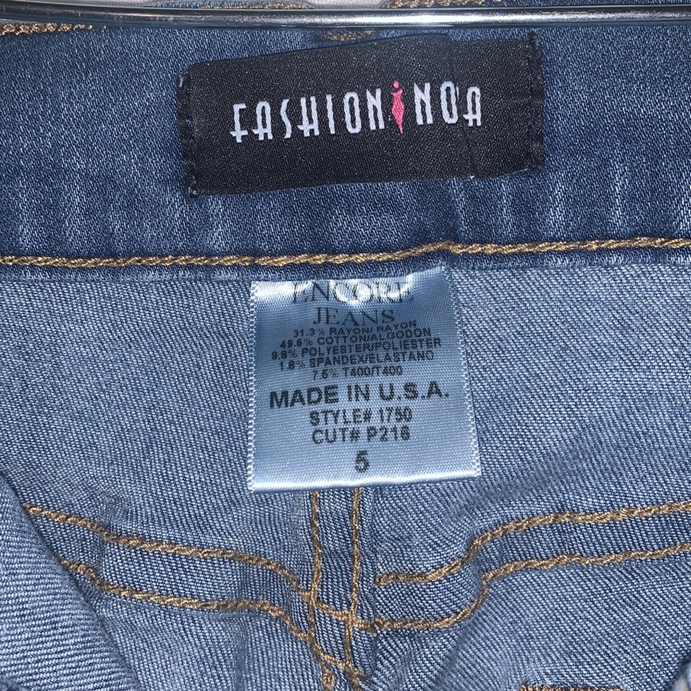 FASHION NOVA JEANS - Picture 4 of 6